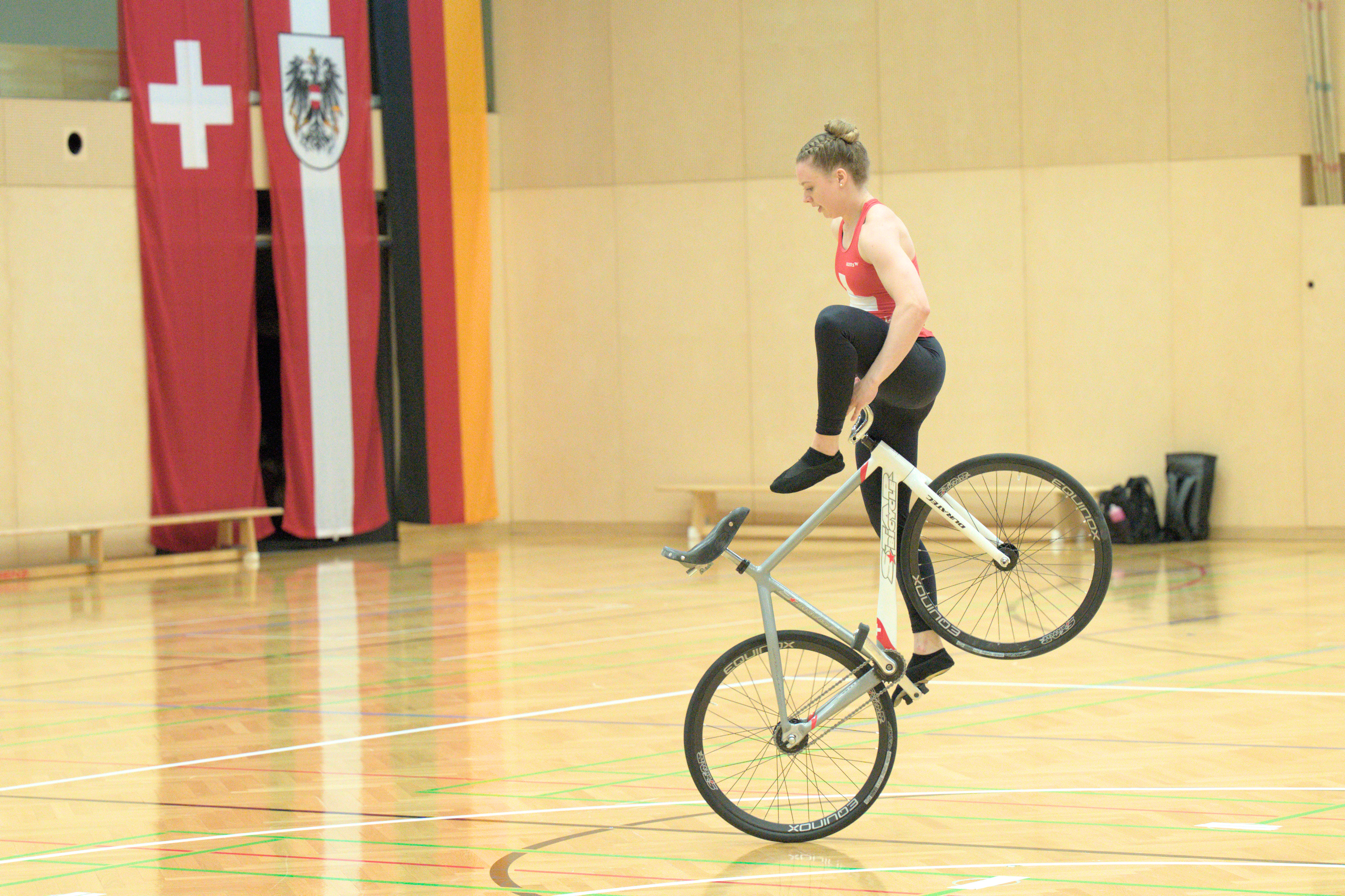 Alessa Hotz mit neuem Schweizer Rekord im 1er-Kunstradfahren - Swiss Indoor- & Unicycling