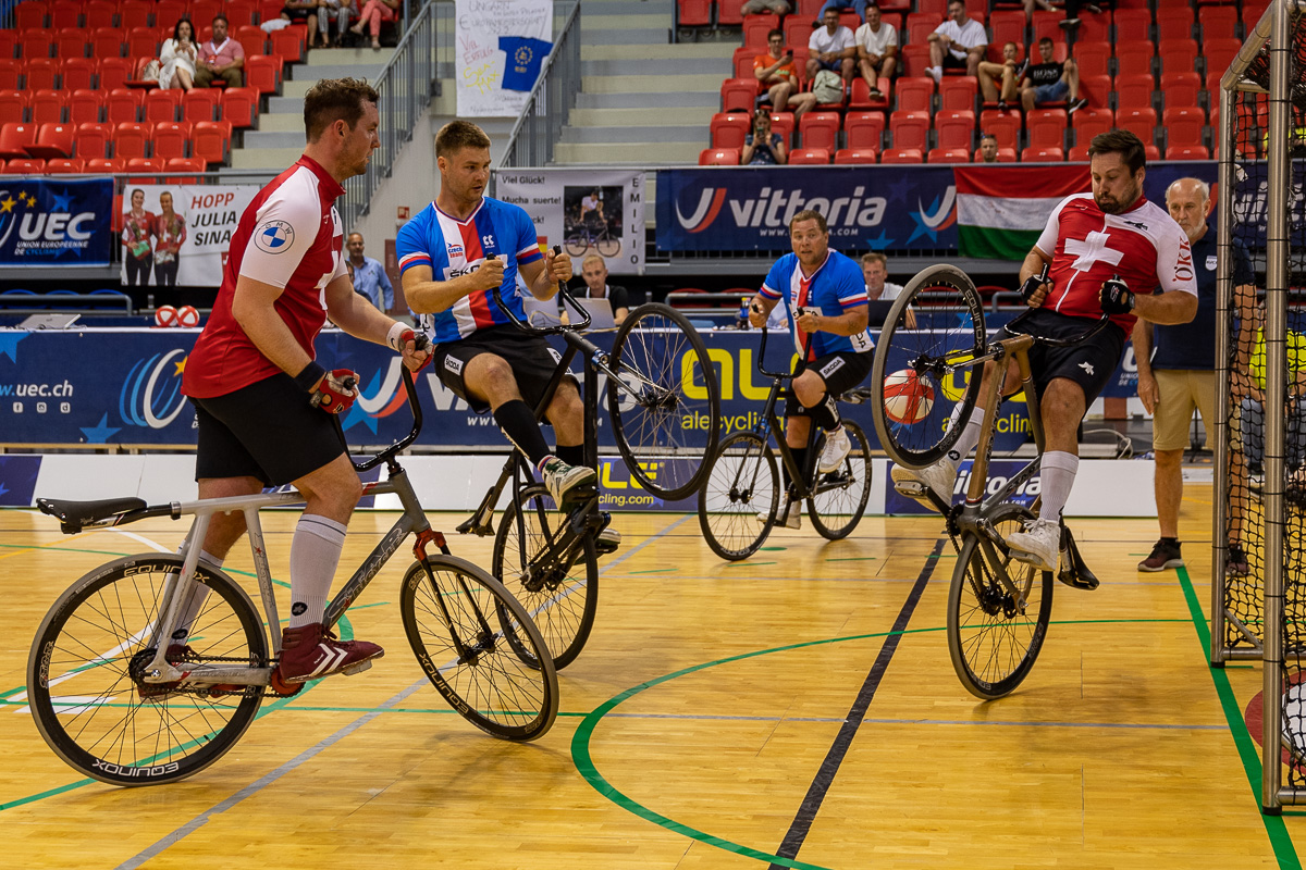 Der erste Tag der Elite EM geht zu Ende... - Swiss Indoor- & Unicycling